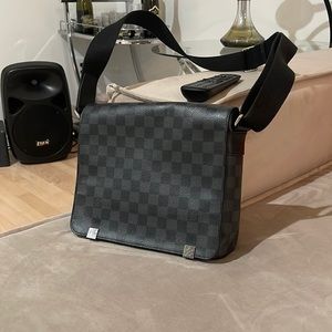 Louie Vuitton Men cross over bag